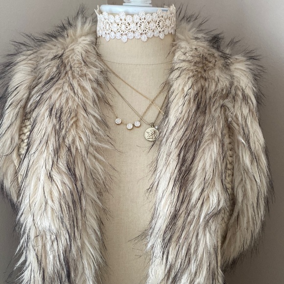 Jessica Simpson sweater vest great with jeans and boots only worn once - Picture 2 of 4